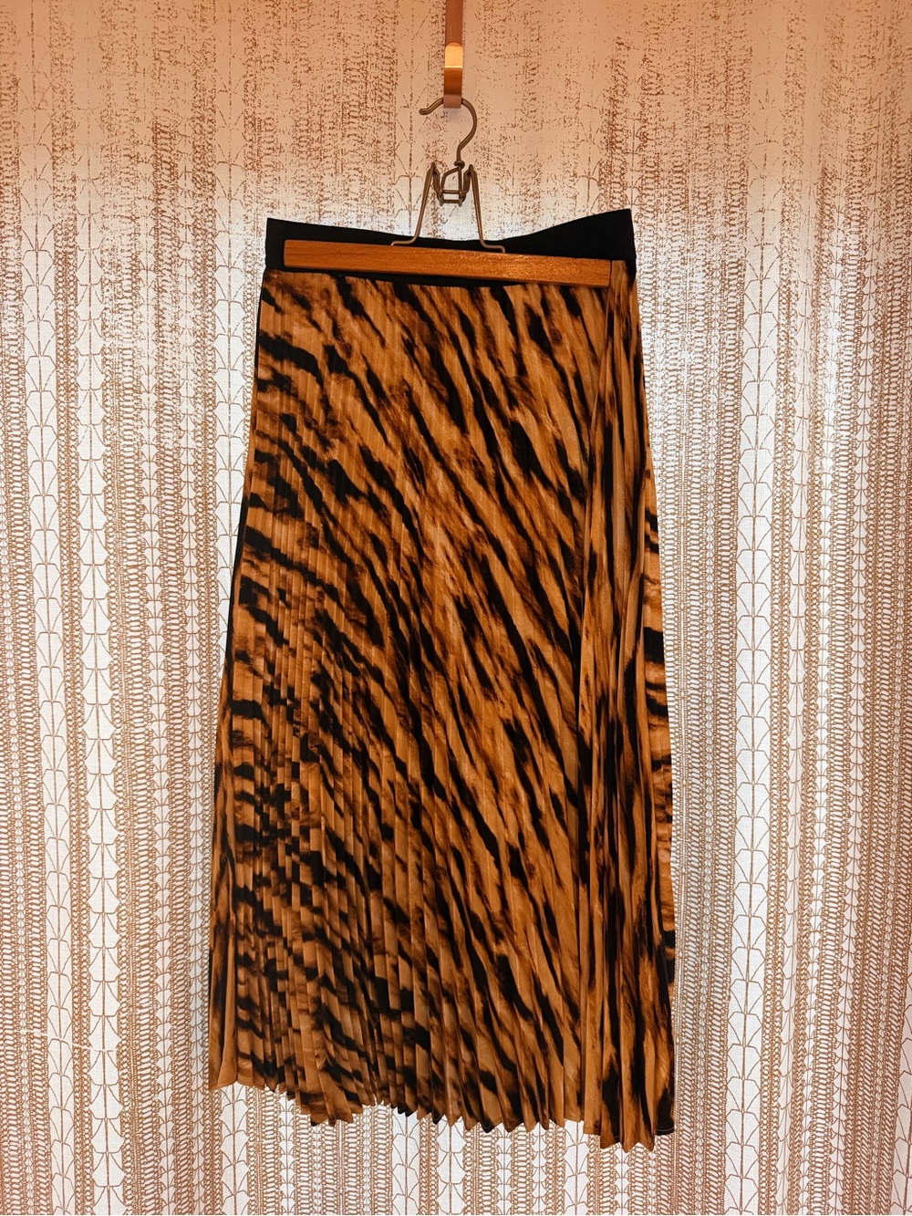 Leith Black and Brown Tiger-Print Pleated Midi Skirt